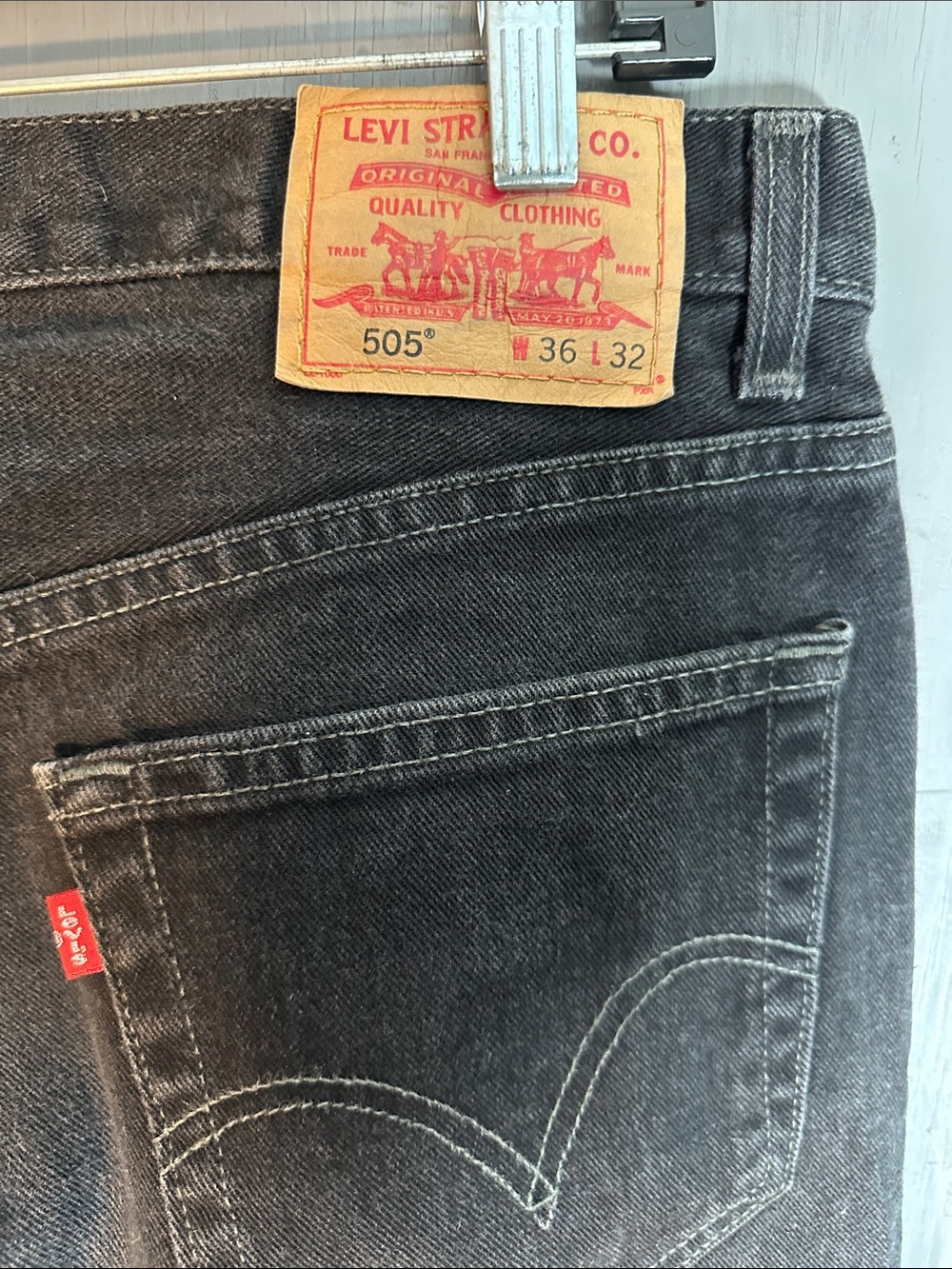 Levi's Men's Dark Charcoal Relaxed Jeans - Picture 5 of 7